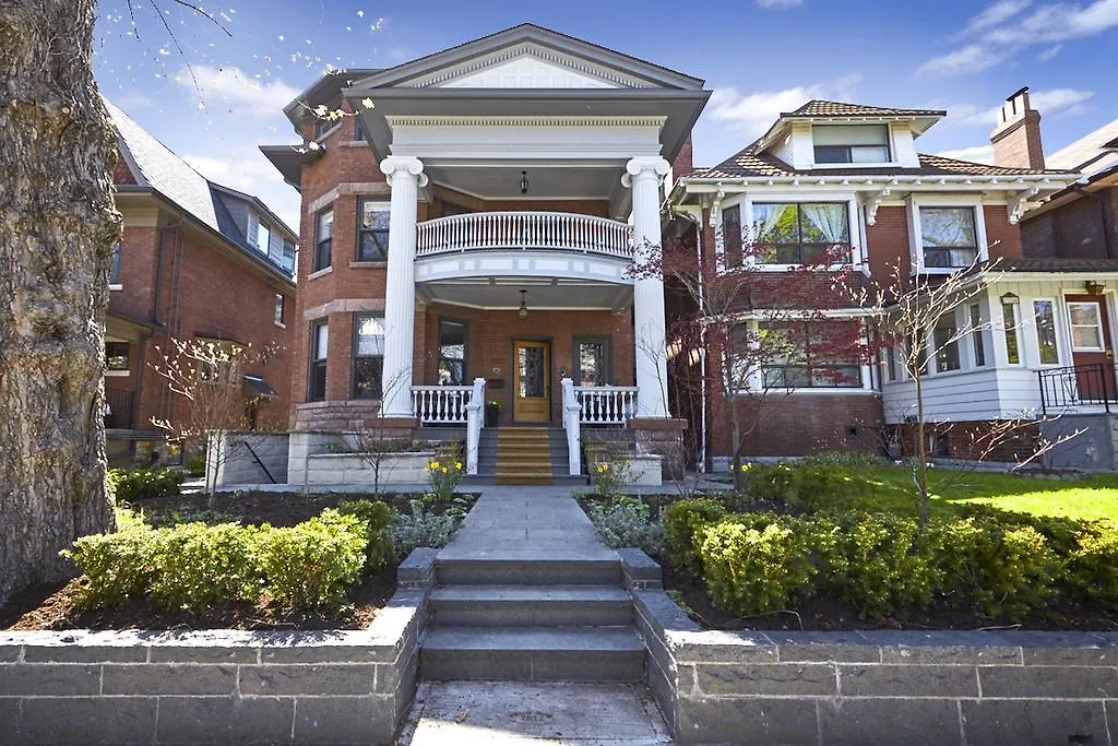 شقة تورونتو Grand Home On Palmerston Blvd.